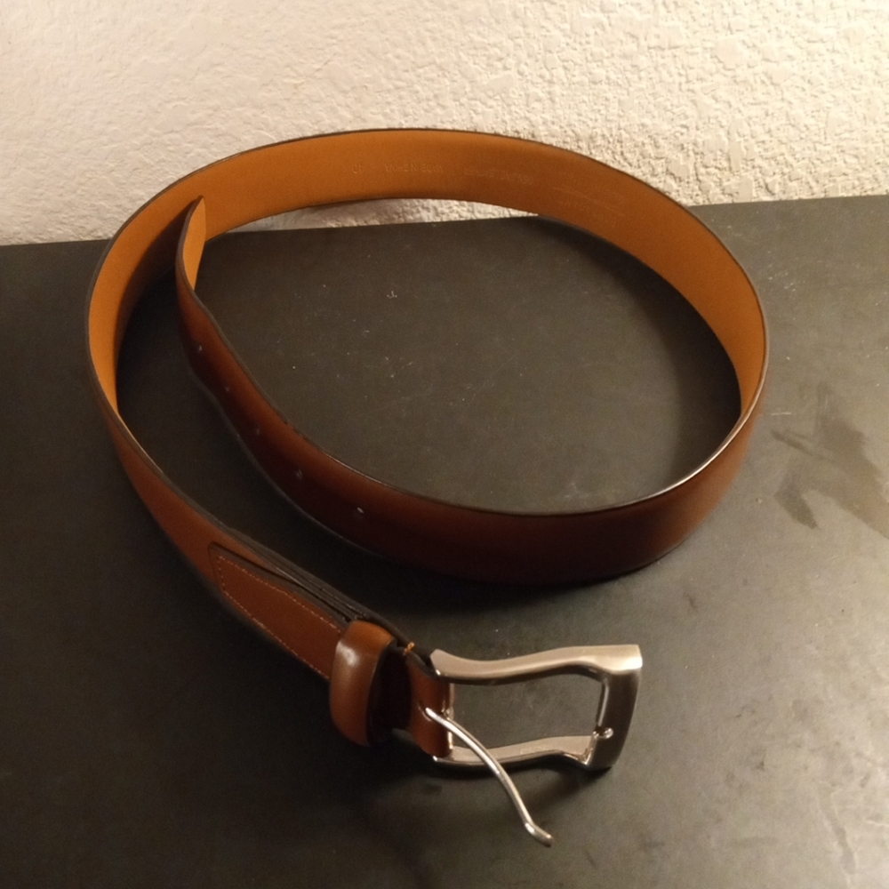 GORGEOUS NEW Berragamo Italy Tan Sz 40" Genuine Leather Belt w Chrome Buckle.